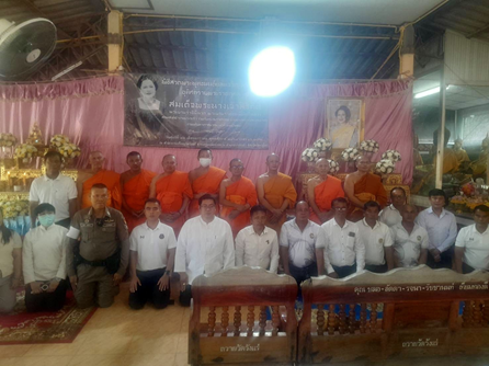 พ.ต.อ.ปฏิพล มหัทธนวิศิษฎ์ ผกก.สภ.นิคมสร้างตนเอง เข้าร่วมพิธีสวดพระพุทธมนต์และเจริญจิตตภาวนาอุทิศถวายพระราชกุศล