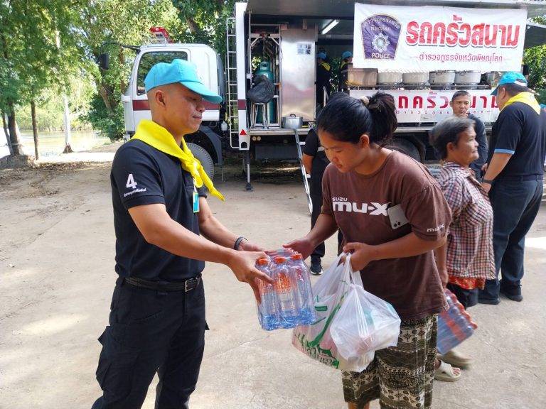 เข้าร่วมกิจกรรมโครงการรถครัวสนาม เพื่อบรรเทาความเดือดร้อนให้กับประชาชนที่ได้รับผลกระทบอุทกภัยในพื้นที่ อ.บางระกำ จ.พิษณุโลก