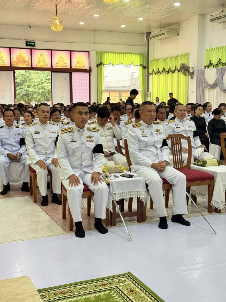 ข้าราชการตำรวจ สภ.นิคมสร้างตนเอง ร่วมพิธีบำเพ็ญกุศลสัตตมวาร (ครบ 7 วัน) อุทิศถวายเป็นพระราชกุศลสมเด็จพระนางเจ้าสิริกิติ์ พระบรมราชินีนาถ พระบรมราชขนนีพันปีหลวง